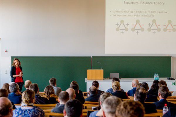 Jana Diesner von der University Illinois auf der GOR16
