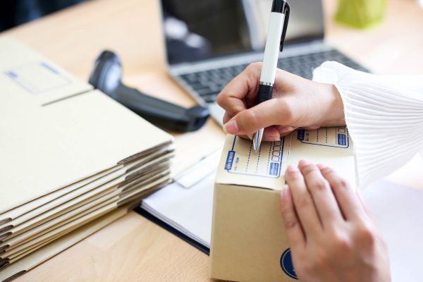 Eine einfache Rückabwicklung von Bestellungen ist für Online-Shopper ein wichtiges Merkmal für eine hohe Service-Qualität im E-Commerce Retourenabwicklung als Einflussfaktor der Service-Qualität im E-Commerce